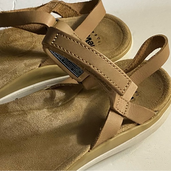 EUC TEVA Terra Float Lux Sandals, Beige, Flats, Sz 8.5, Neutral, Sport, Hiking - Picture 4 of 12